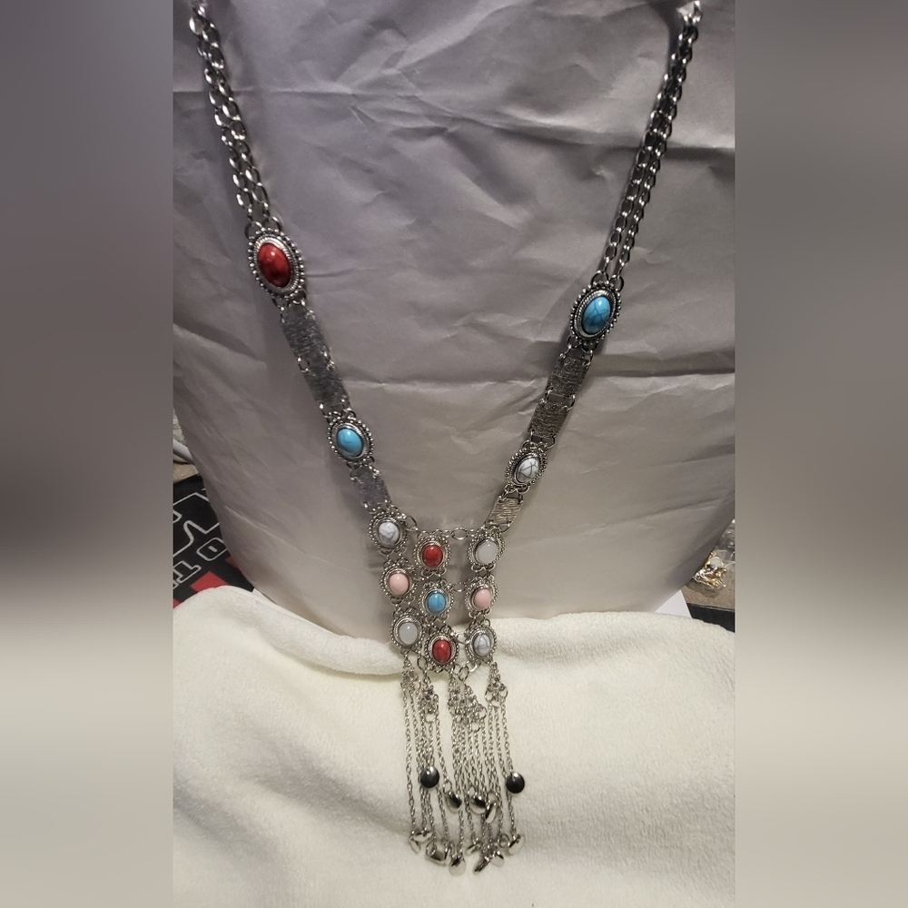 BOLD MULTI COLORED SILVER TONE STAYEMENT NECKLACE